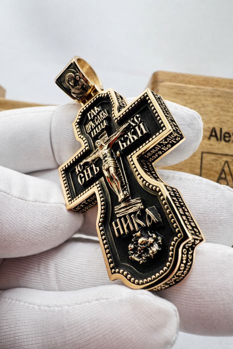 Золотой крест с деревом эбен