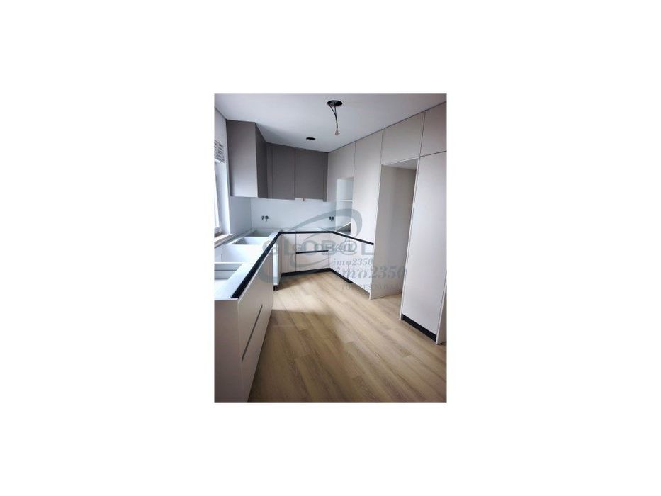 Apartamento T3 Totalmente Remodelado: O Seu Novo Lar de Sonho — Torres Novas (Santa Maria, Salvador E Santiago), Santarém
