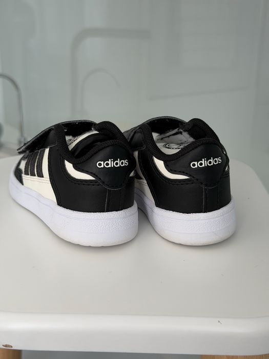 Дитячі кросівки Adidas