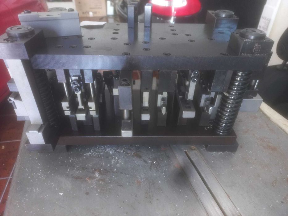 Cortante Para Perfil de Alumínio – Câmara Europeia