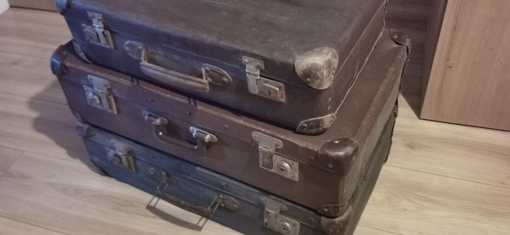 Zabytkowe walizki tekturowe 3 sztuki.