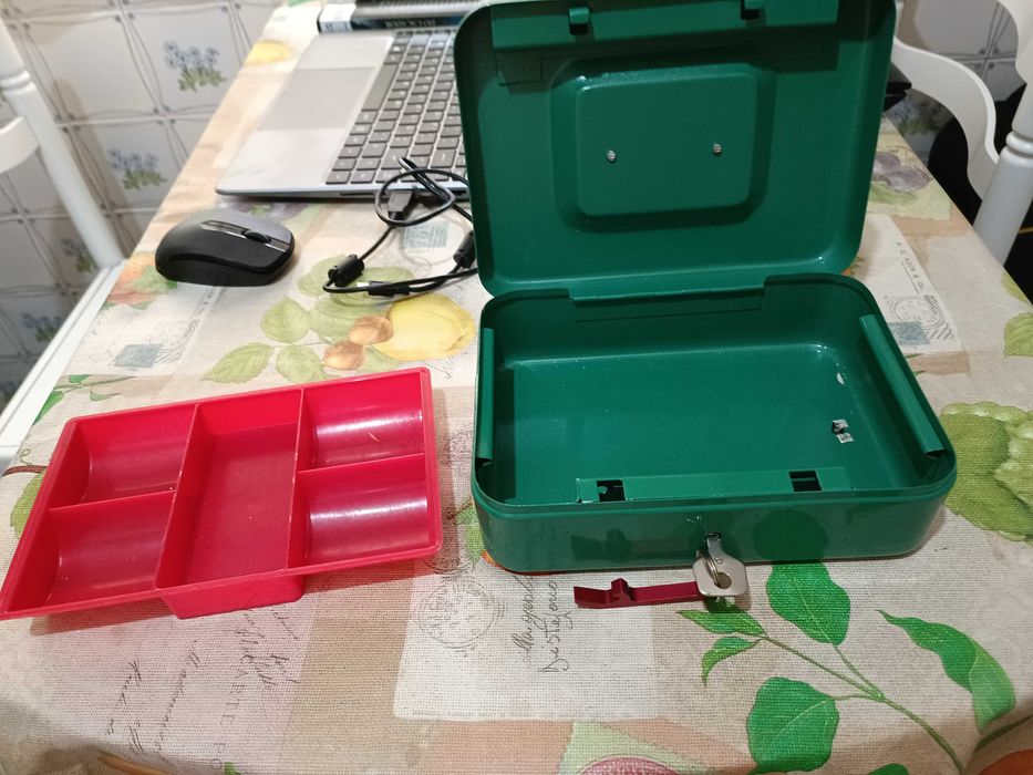 cofre em bom estado com chave