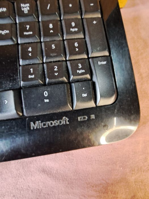 Stara klawiatura bezprzewodowa Microsoft 8