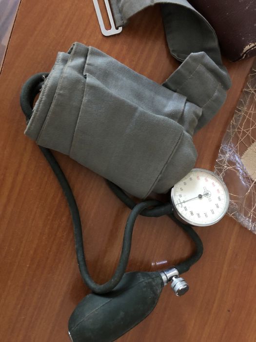 Aparelho de medir a tensao antigo