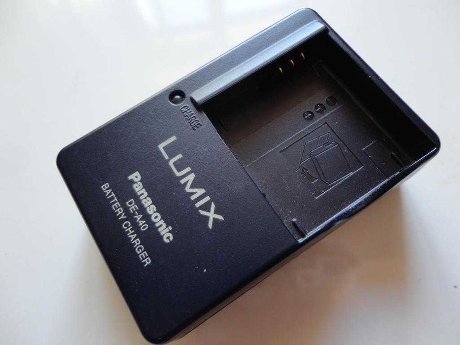 Carregador Panasonic DE-A40A64739697950595123