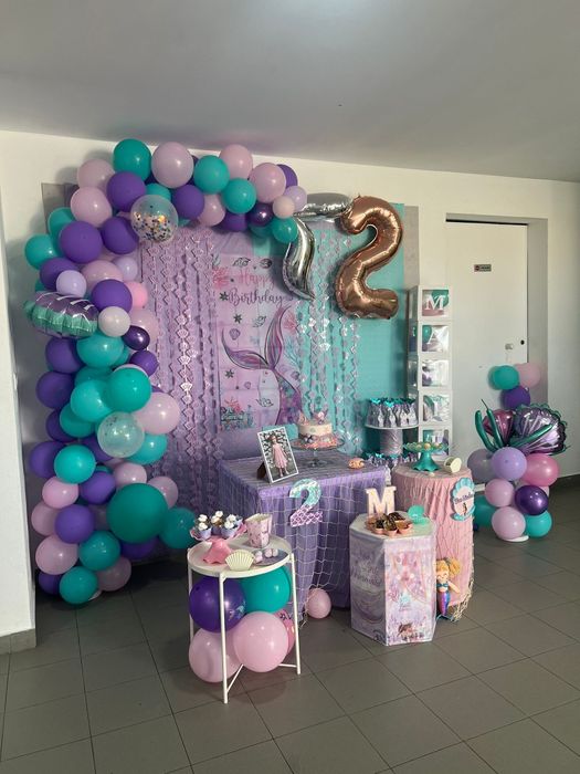 Aluguer e Decoração de Festas: Painéis Temáticos, Arcos e Projetos Per