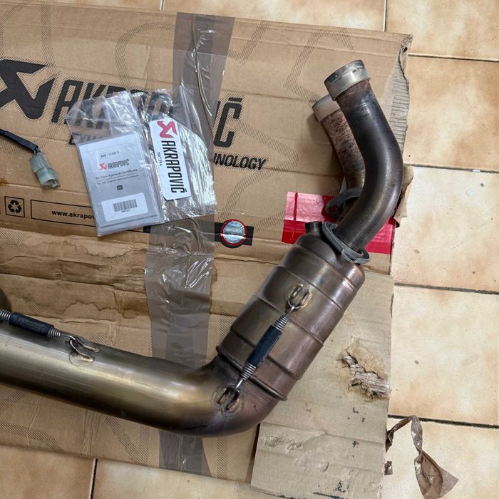 Escape Akrapovic Titanium Carbono Tracer 700 Euro 5 + Acrescento Sonda