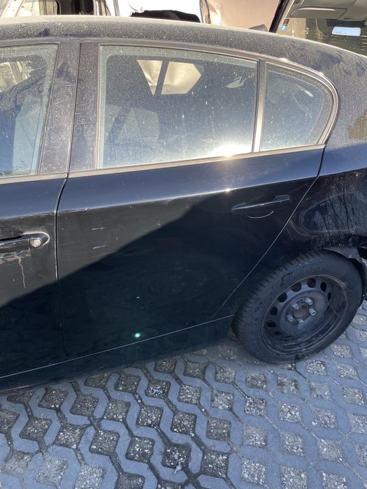 BMW 1 E87 drzwi lewy tył schwarz 2 668/9