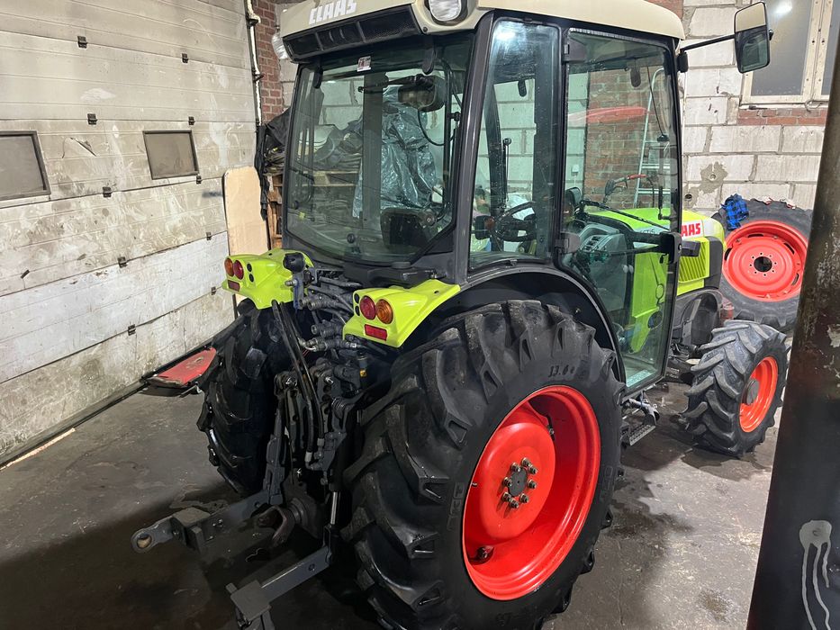 Claas Nectis 237vl Sprowadzony ciągnik sadowniczy