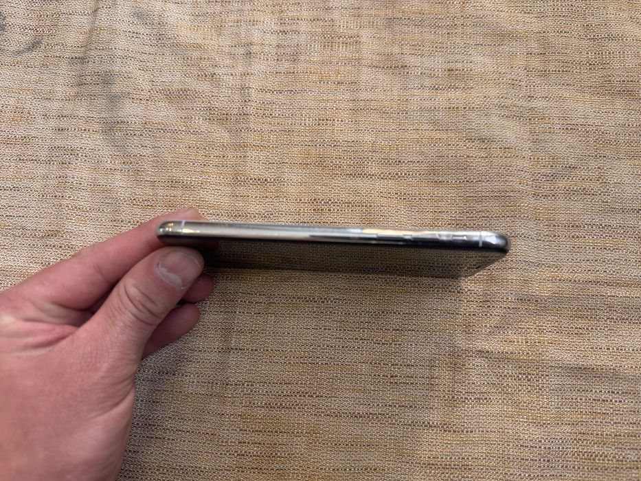 Продам Iphone XS