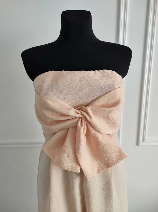 długi kombinezon bez ramiączek z kokardą, długie i szerokie spodnie