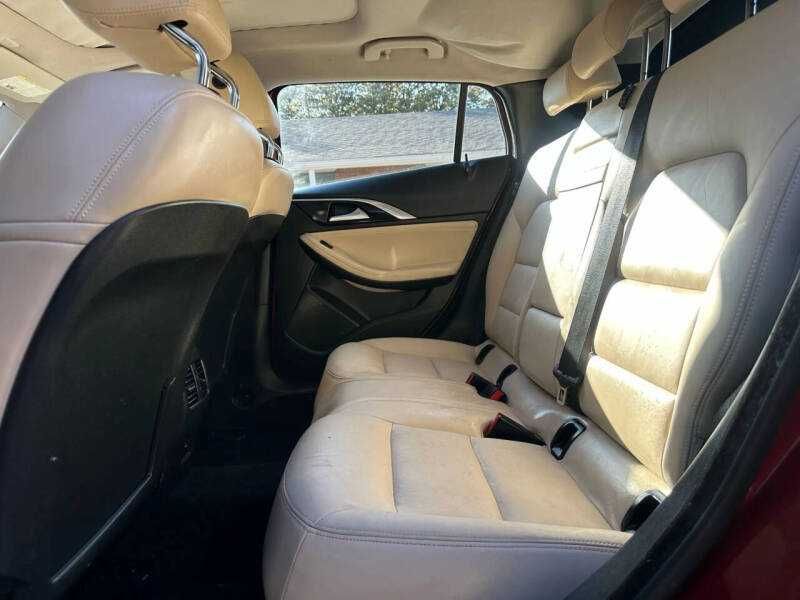 2017 Infiniti QX30 Premium