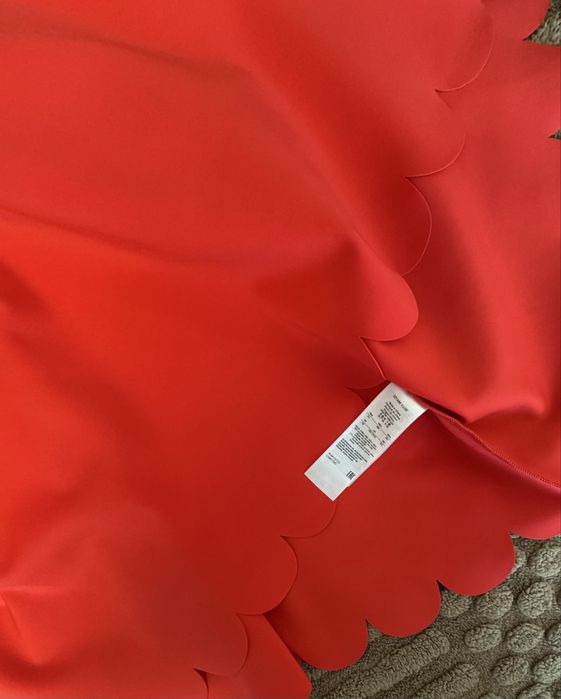 Красное брендовое платья от бренда Armani Exchange