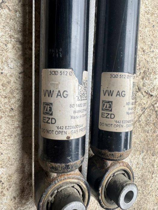 Продам  амортезатори  задні від пасат б8