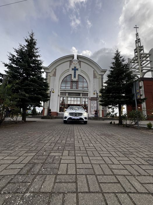 Auto do ślubu Mercedes GLC AMG
