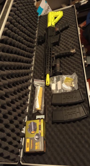 Airsoft réplica + acessórios.