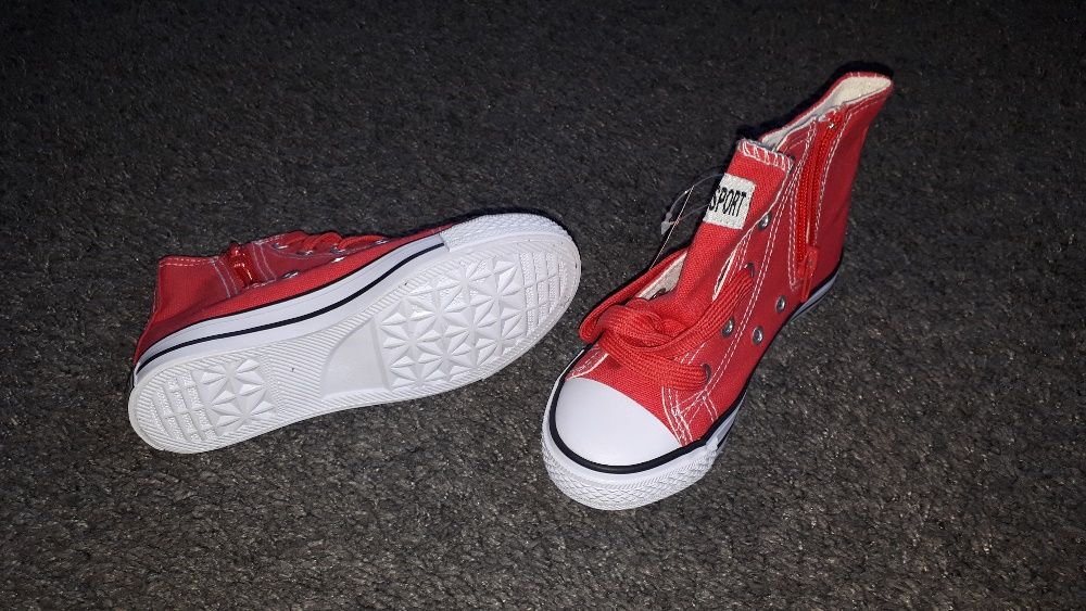 Buty dla dziecka w rozmiarze 28