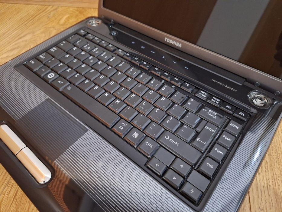 Portátil 16" - Toshiba A300
