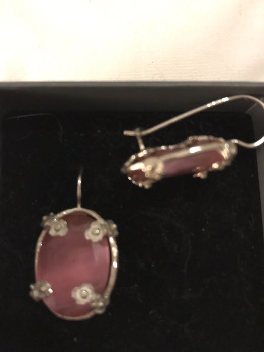 Brincos em prata e pedra rosa