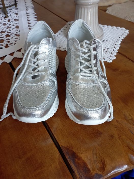 Adidasy Sneakersy skórzane ażurowe