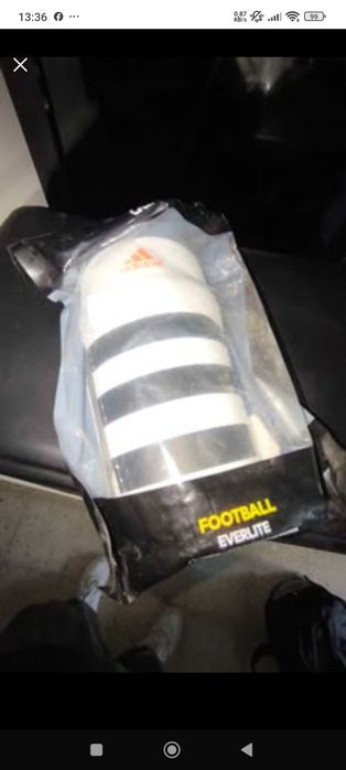 Caneleiras Adidas SELADAS