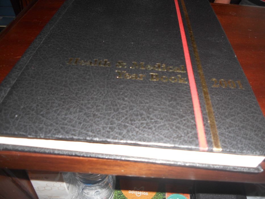 Livros "Health & Medical Year Book"