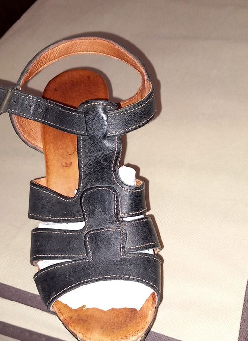 Calçado um Uns Novos . Outros igual Novo