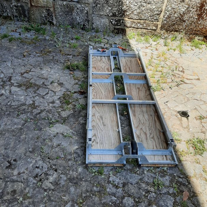 Mesa de trabalho, em bom estado