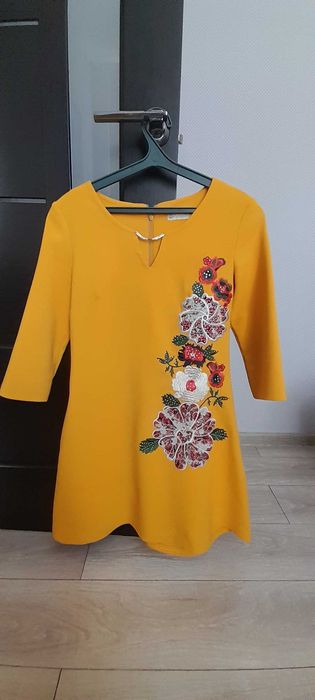 Плаття з вишивкою