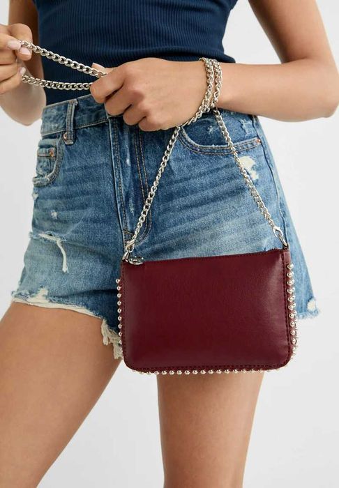 Stradivarius Nowa listonoszka z łańcuszkiem bordo