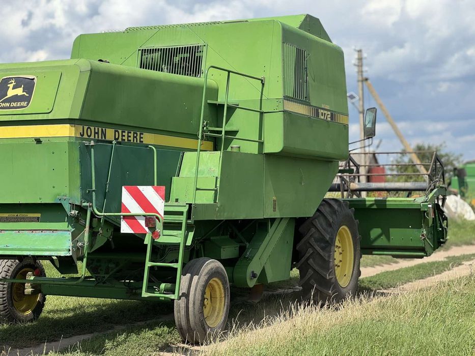 Продам комбайн джондір  1072