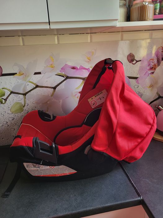 Fotelik samochodowy Nosidełko Ferrari