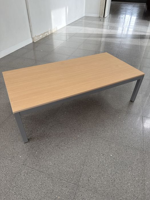 Mesa em excelente estado de madeira maçiça