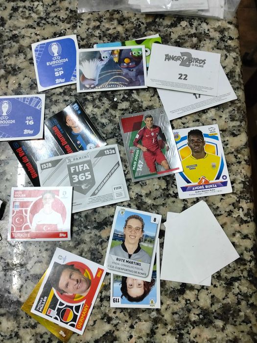 Vendo cartas Pokémon e cromos