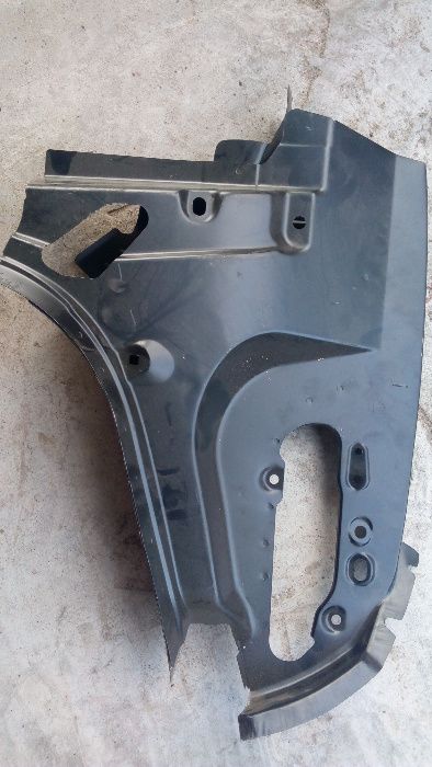 Панель крепления заднего левого фонаря FORD FOCUS II седан