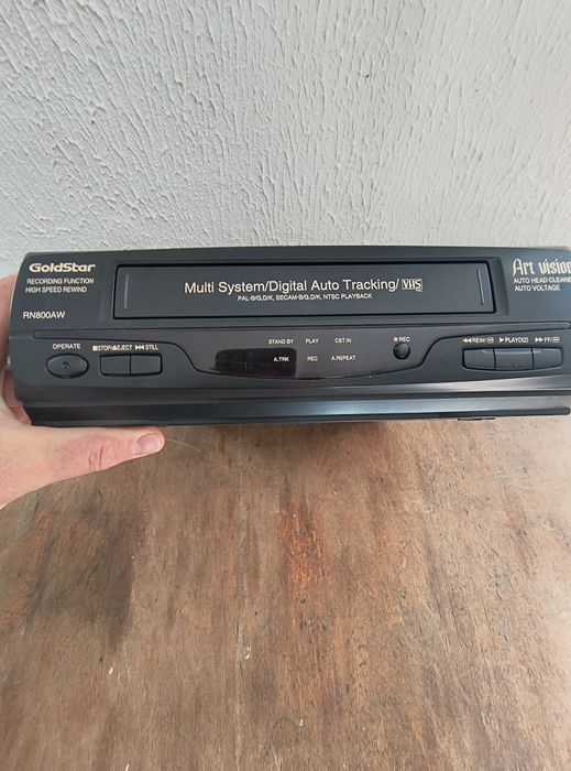 Видеомагнитофон GoldStar RN800AW