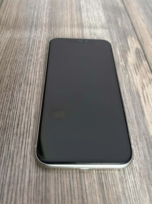 iPhone 11 64 GB White – bardzo dobry stan + 7 etui + kabel Baseus + pudełko