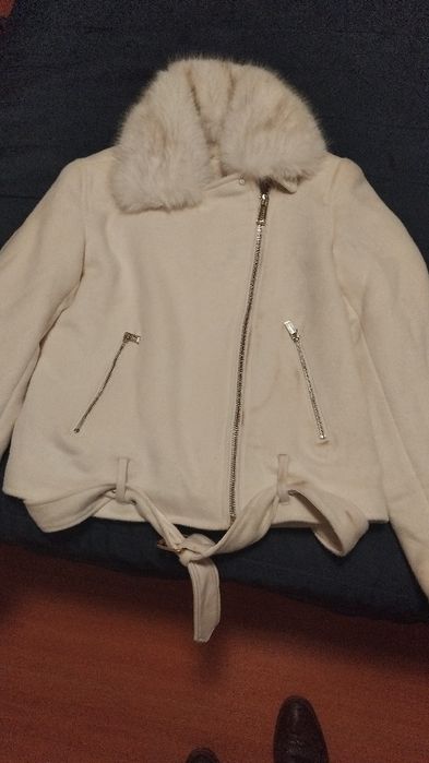 Casaco senhora de marca Guess modelo unico sem qualquer uso