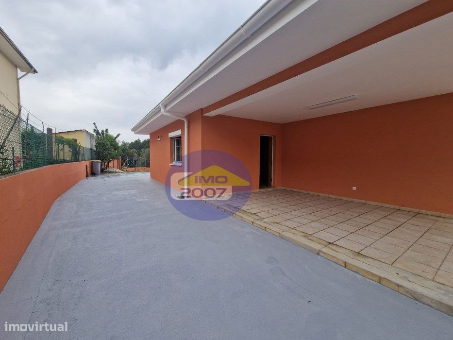Moradia T3 com Sótão Habitável, Terraço, Garagem para 6 Carros | Sa...