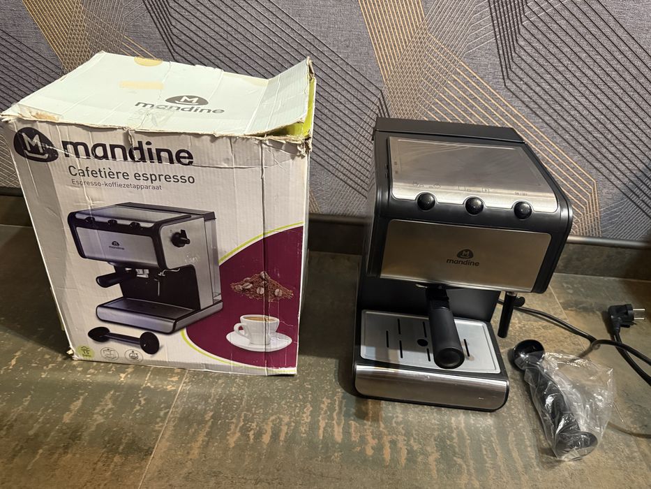 Це ріжкова кавоварка Mandine моделі MEC4602S