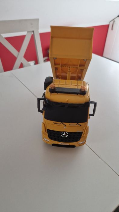 Ciężarówka dla chłopca mercedes