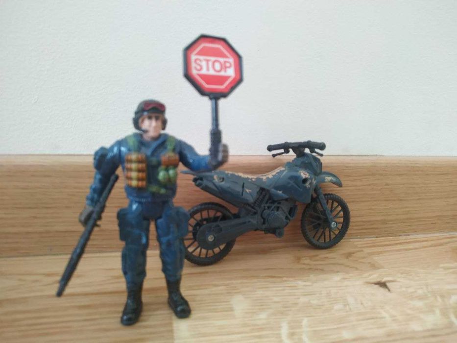 Figurki wojskowych 10 sztuk