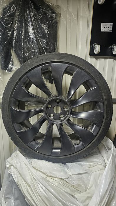 Jantes 21 com pneus Tesla Y Performance