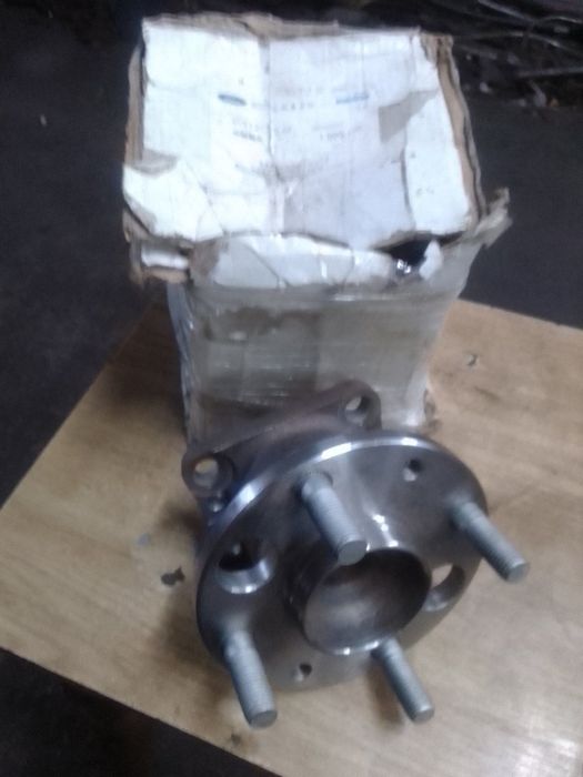 Оригинальная задняя ступица Mazda 2 Сузуки СХ-4 с 2007 по 2015 год