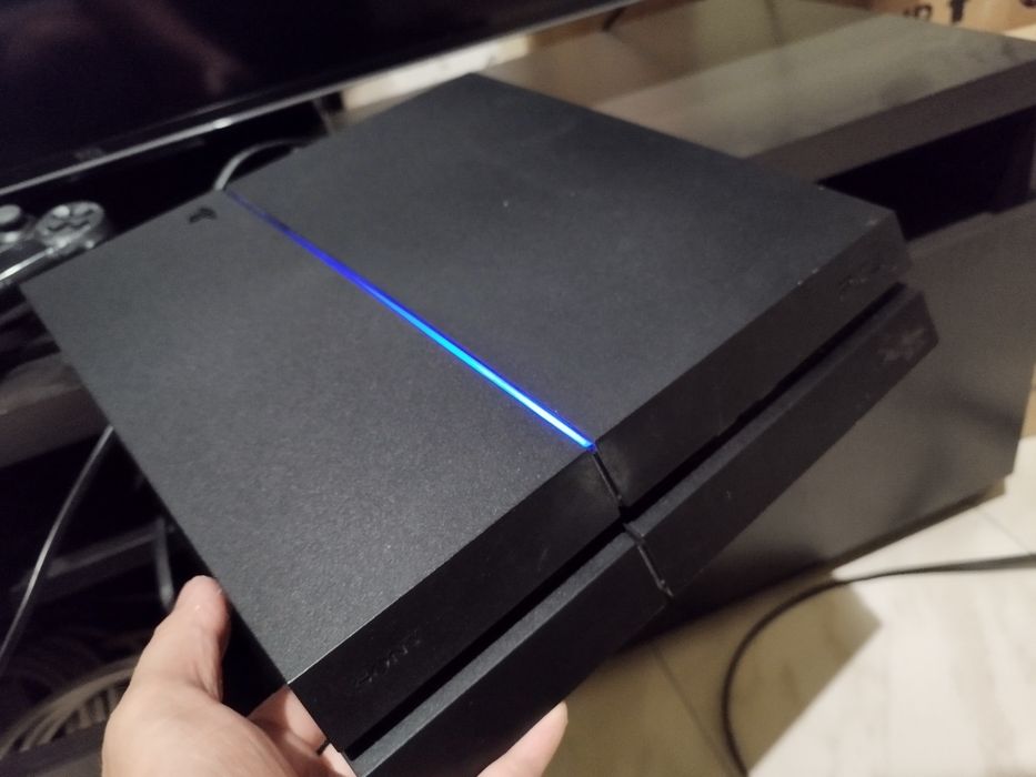 PlayStation 4 1Tb + 2 jogos + cabo de alimentação