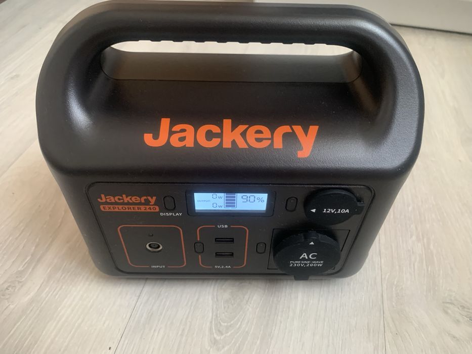Зарядна станція Jackery Explorer 240