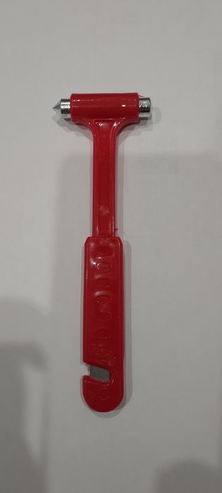 Młotek bezpieczeństwa. Młotek do awaryjnej ucieczki.