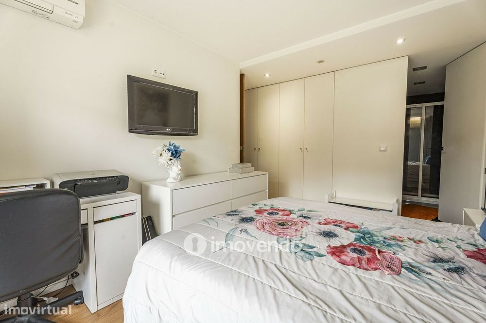 Apartamento T3 com garagem e áreas amplas, em Braga