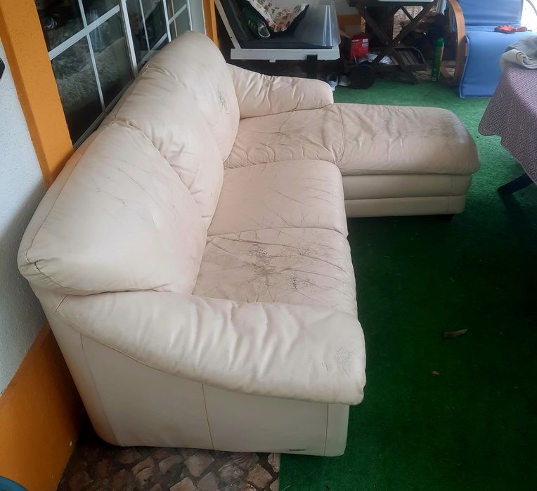 Sofá chaise-longue em pele