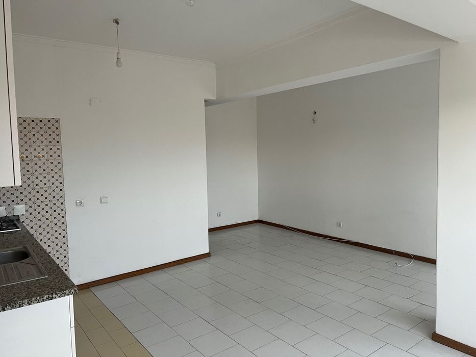 T0 Central na Amora-ideal para viver ou investir.